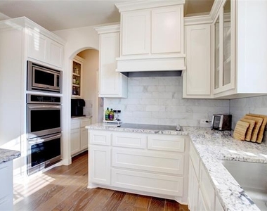 214 Heatherstone Drive - Photo Thumbnail 11