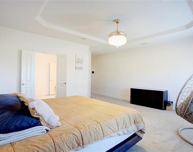 214 Heatherstone Drive - Photo Thumbnail 16