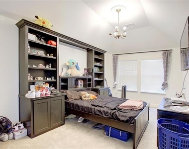 214 Heatherstone Drive - Photo Thumbnail 31