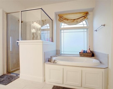 214 Heatherstone Drive - Photo Thumbnail 18