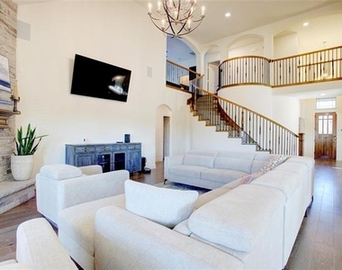 214 Heatherstone Drive - Photo Thumbnail 7