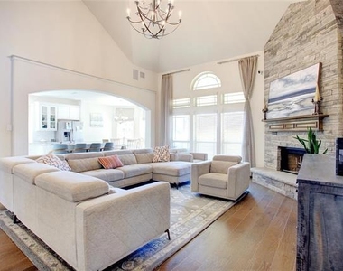 214 Heatherstone Drive - Photo Thumbnail 6
