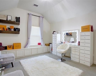 214 Heatherstone Drive - Photo Thumbnail 24