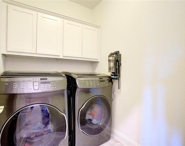 214 Heatherstone Drive - Photo Thumbnail 20