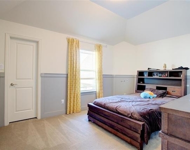 214 Heatherstone Drive - Photo Thumbnail 28