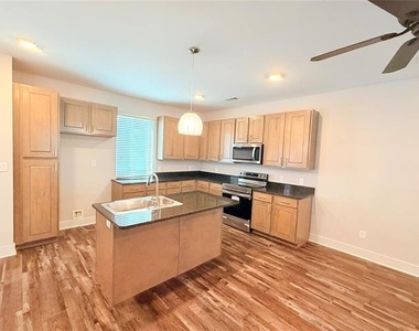 212 Stellariga Place - Photo Thumbnail 2