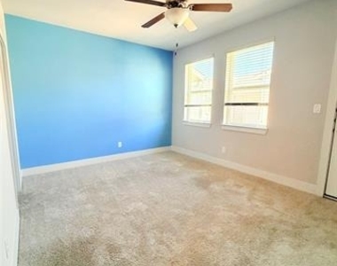 212 Stellariga Place - Photo Thumbnail 9