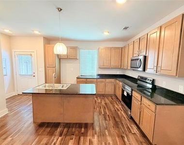 212 Stellariga Place - Photo Thumbnail 3