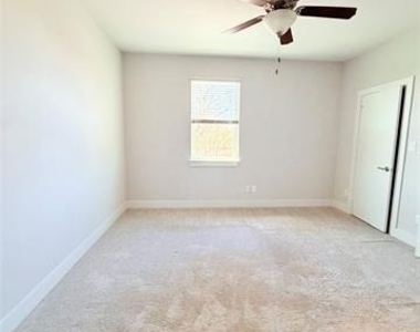 212 Stellariga Place - Photo Thumbnail 5