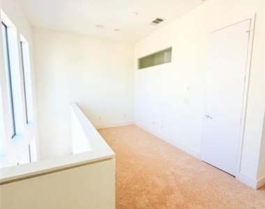 1600 N Haskell Avenue - Photo Thumbnail 16