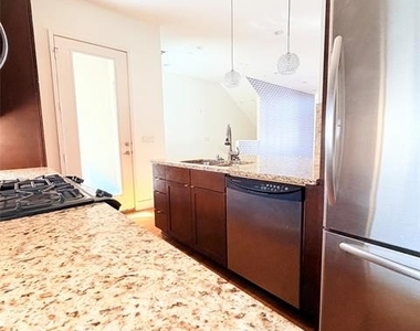 1600 N Haskell Avenue - Photo Thumbnail 8