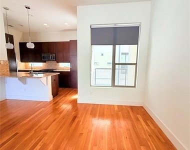 1600 N Haskell Avenue - Photo Thumbnail 6