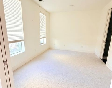 1600 N Haskell Avenue - Photo Thumbnail 12