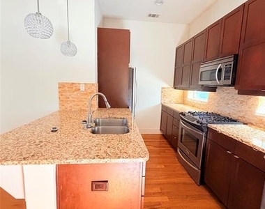 1600 N Haskell Avenue - Photo Thumbnail 9