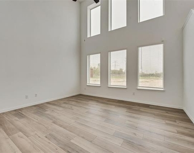 9925 Little Tree Lane - Photo Thumbnail 4