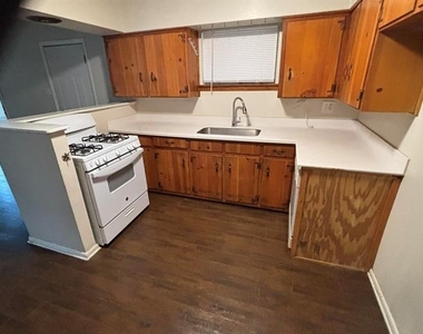 1222 Brookhollow Drive - Photo Thumbnail 4
