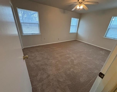1222 Brookhollow Drive - Photo Thumbnail 8