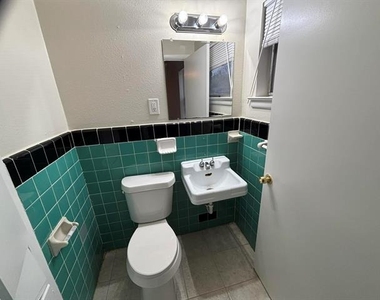 1222 Brookhollow Drive - Photo Thumbnail 7
