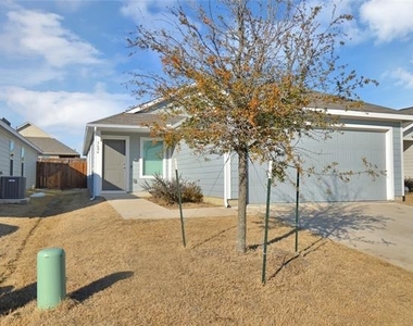 3604 Esperanza Street - Photo Thumbnail 2