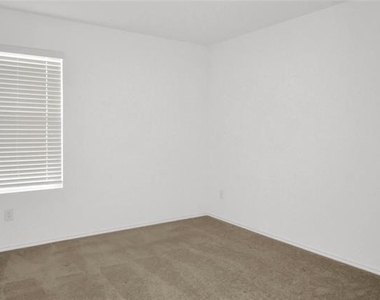 3604 Esperanza Street - Photo Thumbnail 10