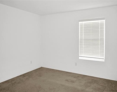3604 Esperanza Street - Photo Thumbnail 9