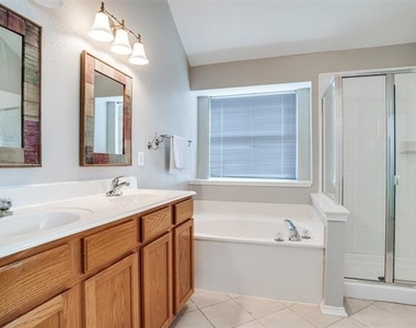 10810 Camelot Drive - Photo Thumbnail 7