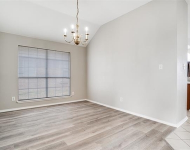 10810 Camelot Drive - Photo Thumbnail 10