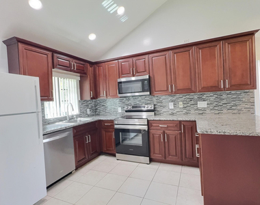 2652 Riverside Drive - Photo Thumbnail 3