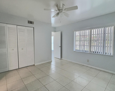 2652 Riverside Drive - Photo Thumbnail 7