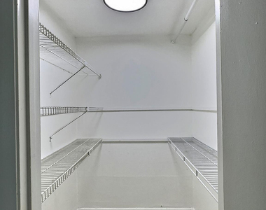 2652 Riverside Drive - Photo Thumbnail 11