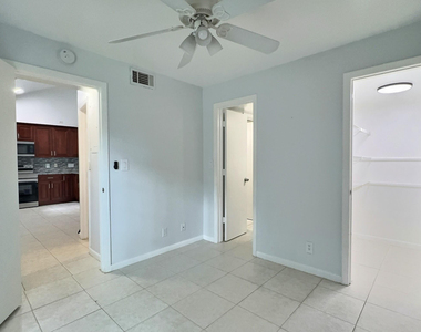 2652 Riverside Drive - Photo Thumbnail 10
