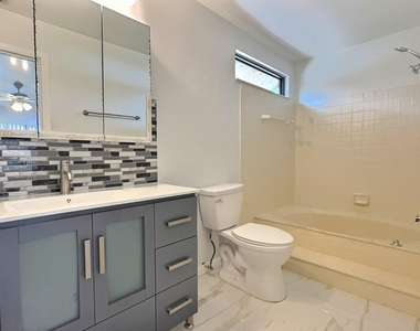 2652 Riverside Drive - Photo Thumbnail 17