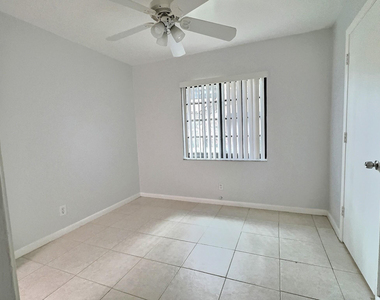 2652 Riverside Drive - Photo Thumbnail 12