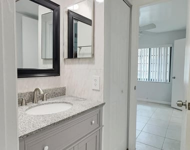 2652 Riverside Drive - Photo Thumbnail 8