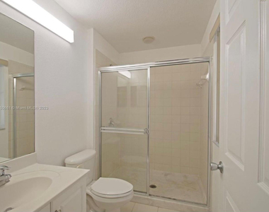 6030 Sw 19th Place - Photo Thumbnail 3