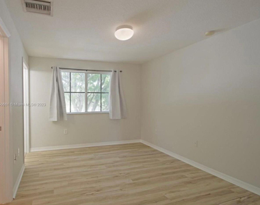 6030 Sw 19th Place - Photo Thumbnail 4