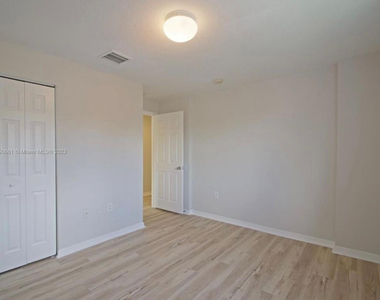 6030 Sw 19th Place - Photo Thumbnail 10