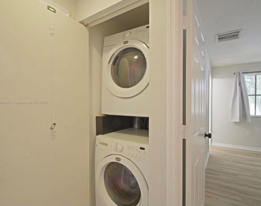 6030 Sw 19th Place - Photo Thumbnail 2