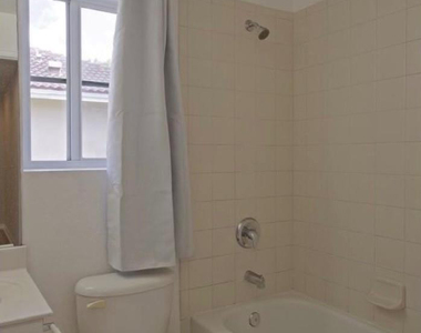 6030 Sw 19th Place - Photo Thumbnail 5