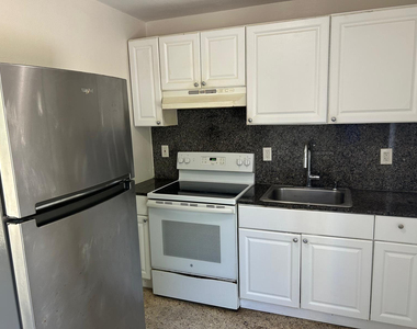 709 8th Street - Photo Thumbnail 2