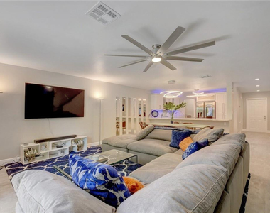 246 Avenue L - Photo Thumbnail 6