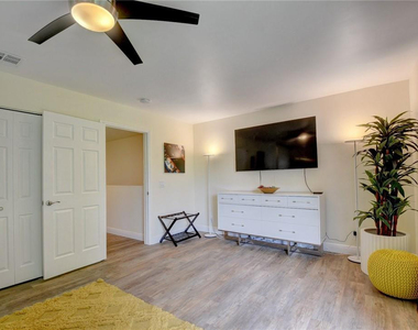 246 Avenue L - Photo Thumbnail 39
