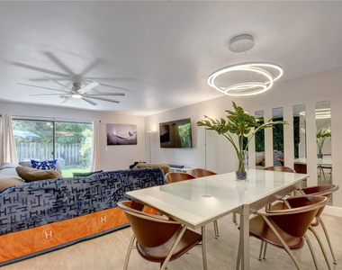 246 Avenue L - Photo Thumbnail 5