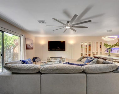 246 Avenue L - Photo Thumbnail 7