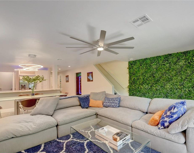 246 Avenue L - Photo Thumbnail 12