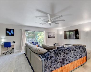 246 Avenue L - Photo Thumbnail 3