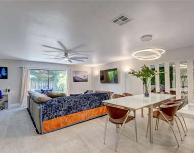 246 Avenue L - Photo Thumbnail 4