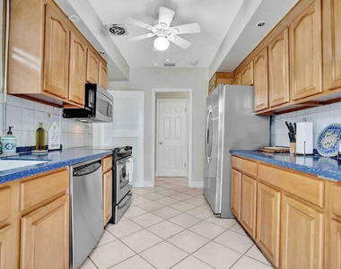 326 Walnut Street - Photo Thumbnail 6