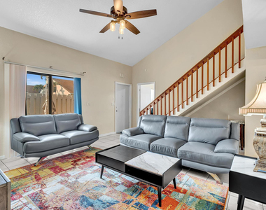 10240 Nw 33rd Place - Photo Thumbnail 8