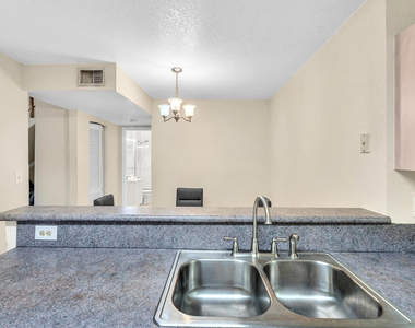10240 Nw 33rd Place - Photo Thumbnail 17